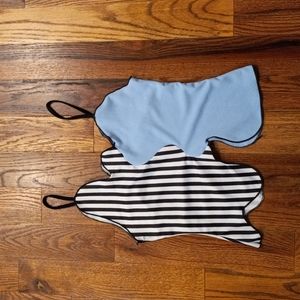 Size-m black strips oh one side and light blue on the other.